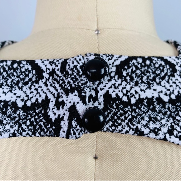 Cache Python Print Bodycon Dress - Picture 4 of 8